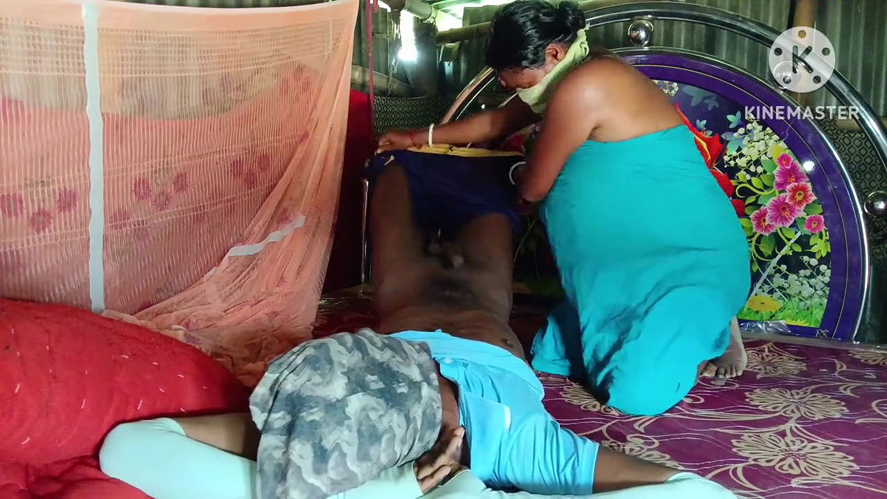 Desi hot bhabhi ki chut chat ke Pani nikala