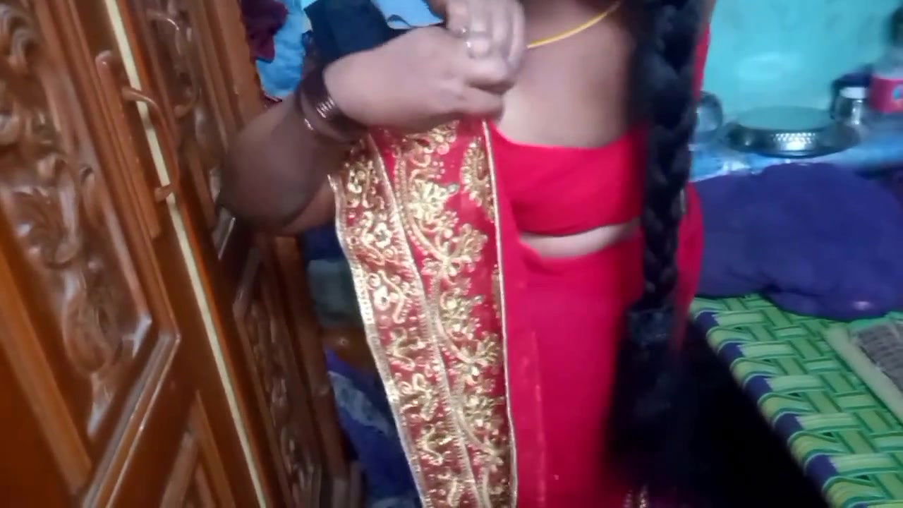 Desi beauty housewife sary changing in home