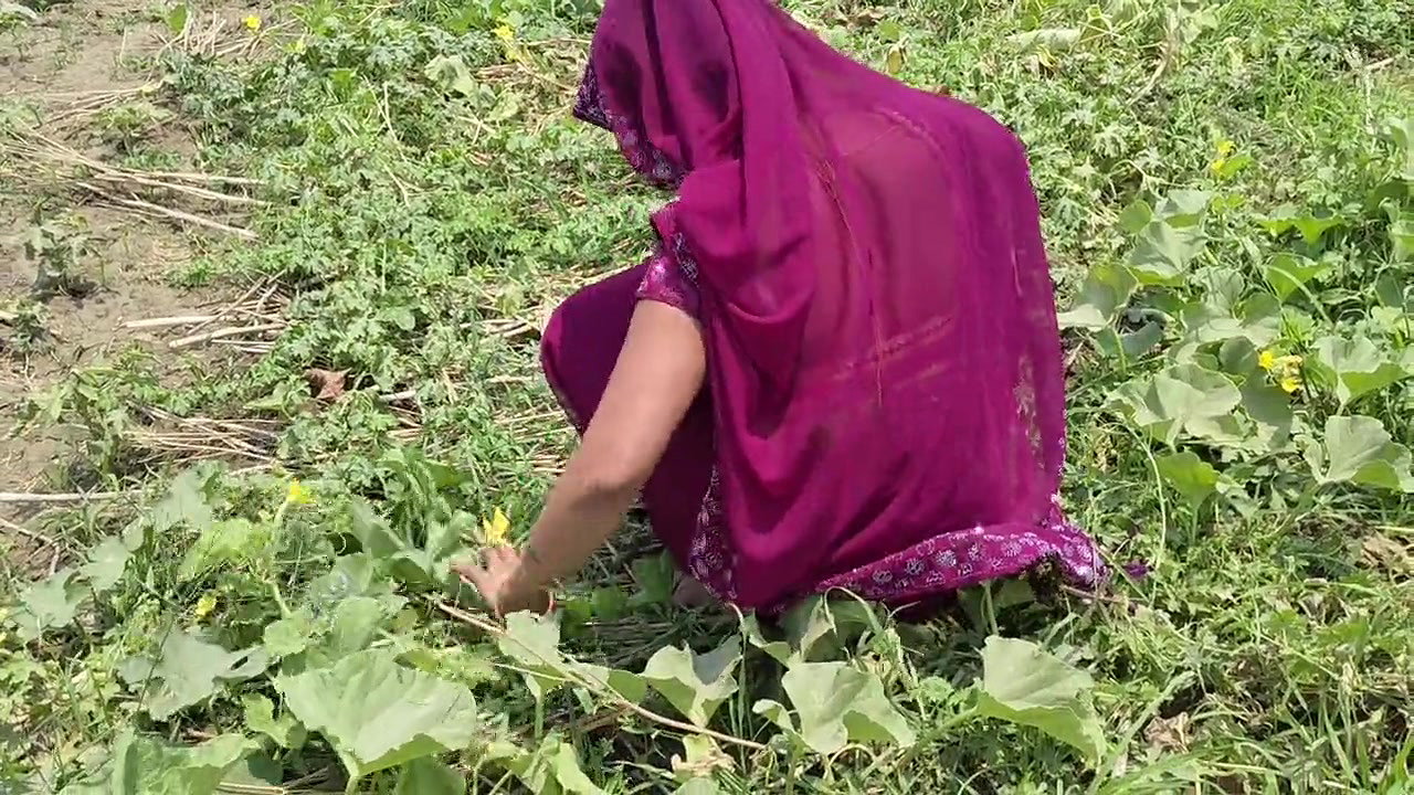 Desi village bhabhi bulkar first time messed up