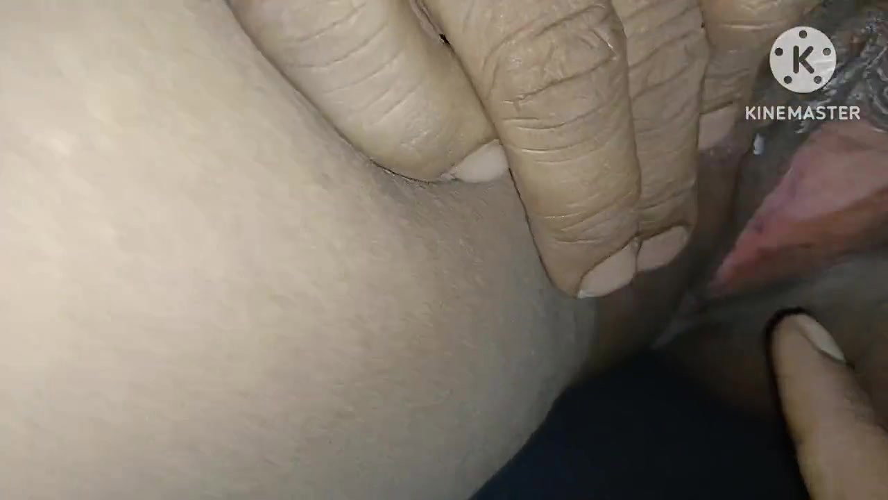 Indian desi aunty bobs show and coke massage