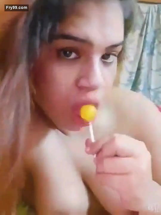 Sexy Indian Girl Showing