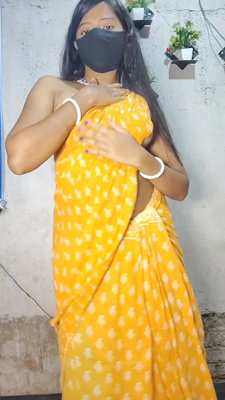 Beautiful darling girl playing with her pussy Real Homemade