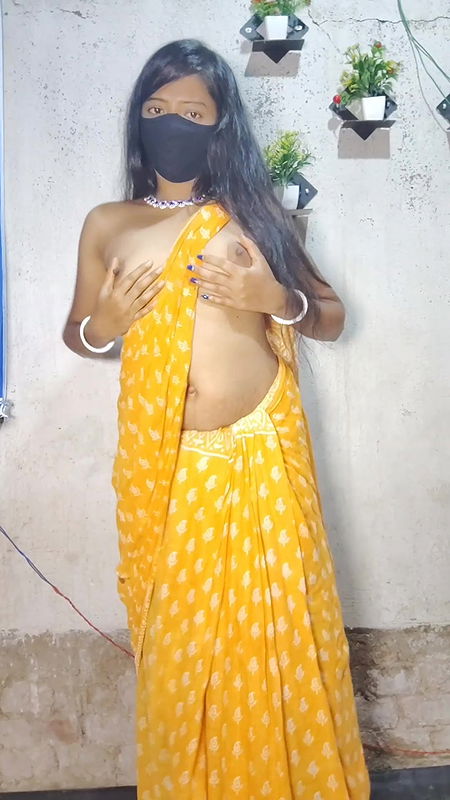 Beautiful darling girl playing with her pussy Real Homemade