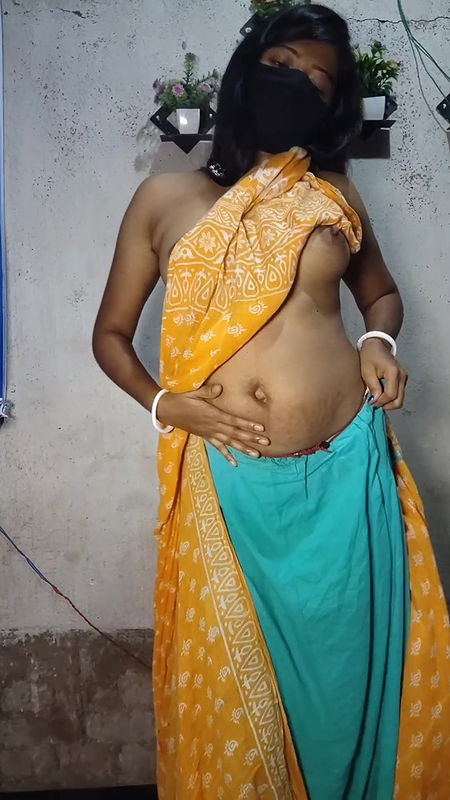 Beautiful darling girl playing with her pussy Real Homemade