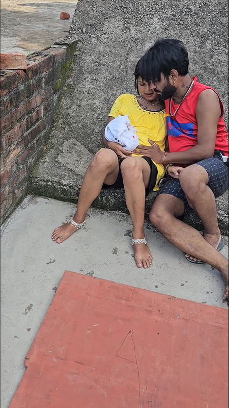 Desi village butiful sali ko jija ne छत pe pela