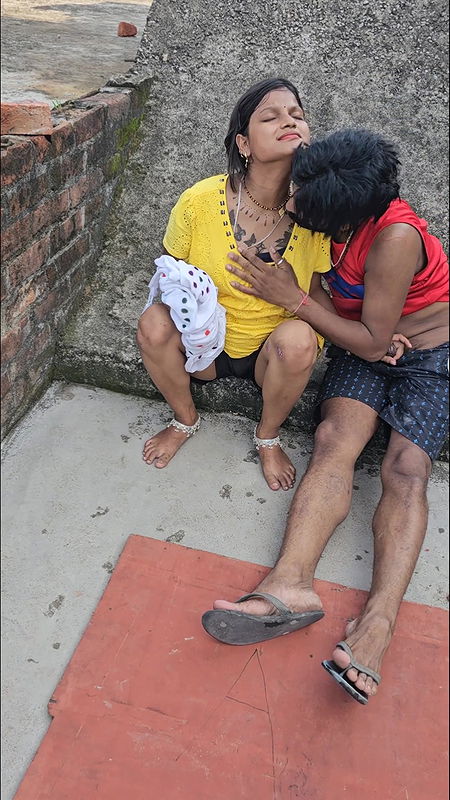 Desi village butiful sali ko jija ne छत pe pela