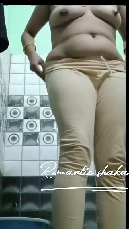 Desi wife nude bath show and seduce to her boyfriend to fuck her hard