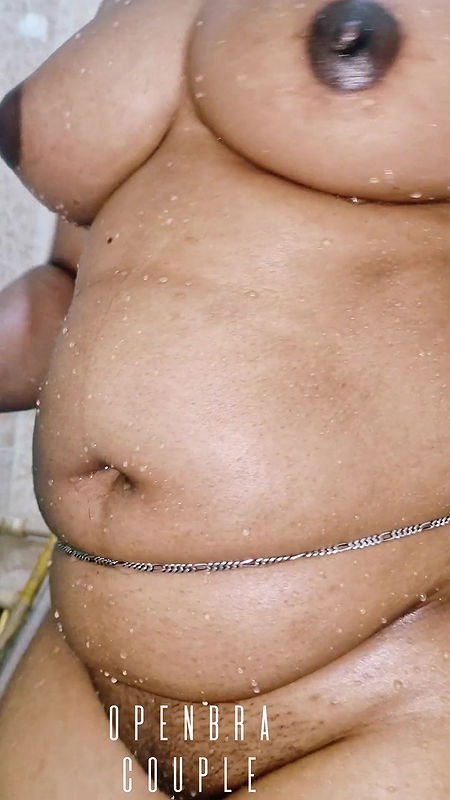 Indian Desi aunty bathing video