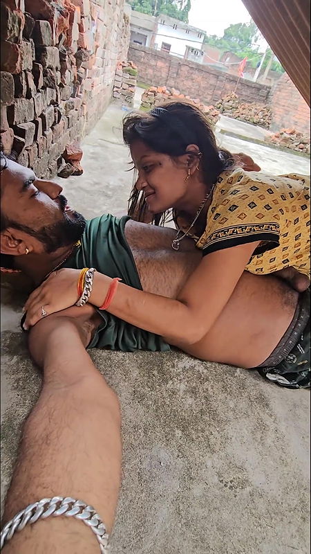 Indian New desi hot village girl sex in home