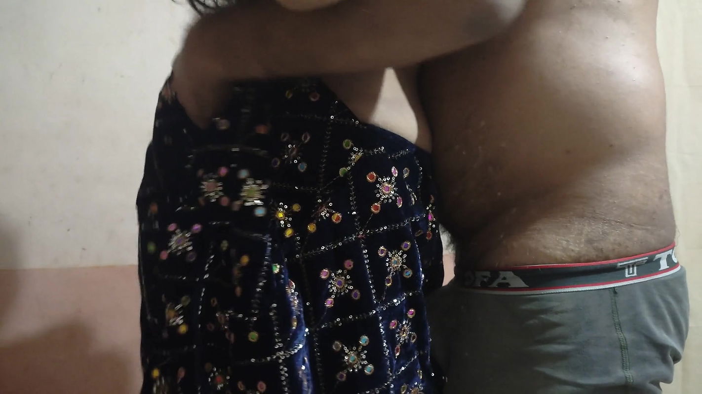 Village Bhabhi Real Love Sex with 18yr Boy! Desi Sex with Clear Audio