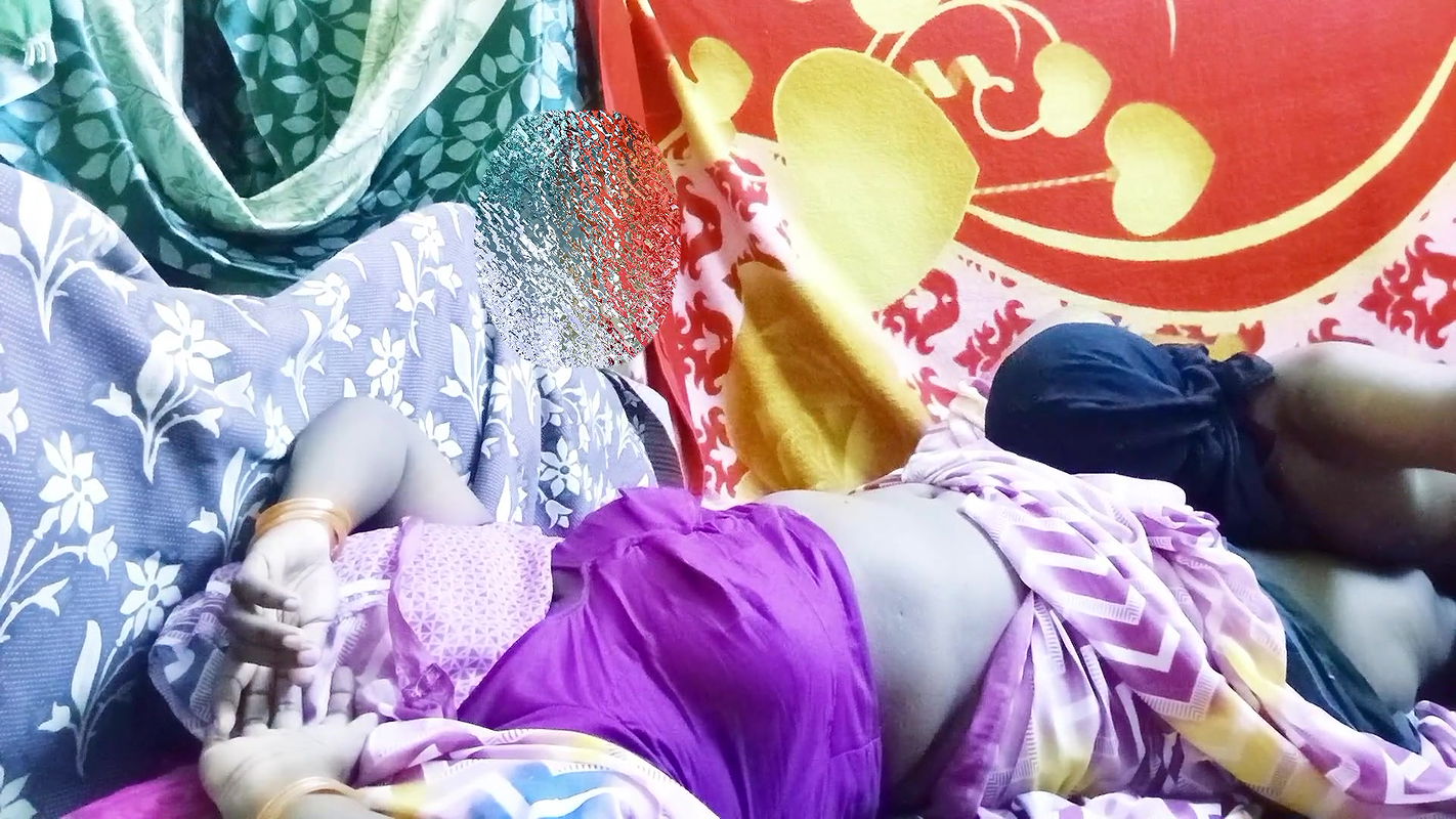 tamil desi wife and husband having sex wearing newly bought saree homemade fucking