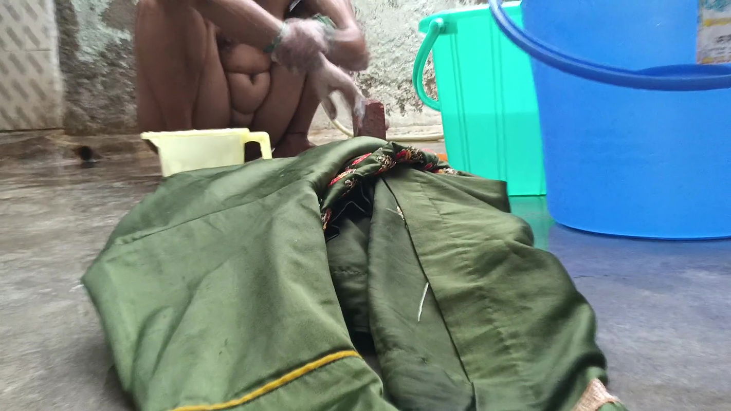 Sexy Bhabhi nude Bath viral video