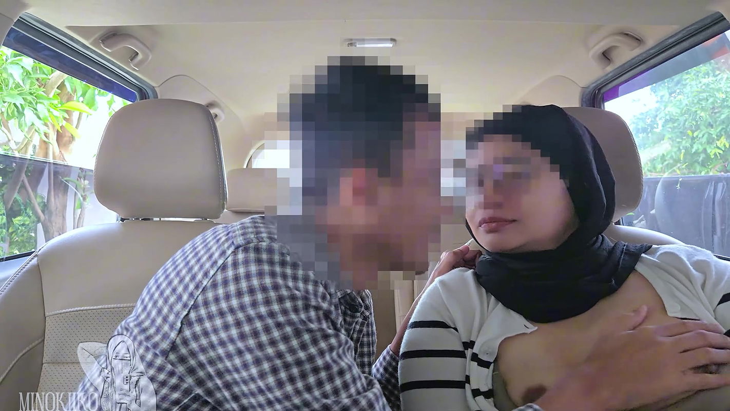 Hijab College Girl Have Fun With Sugar Daddy in The Car – Minokiiko