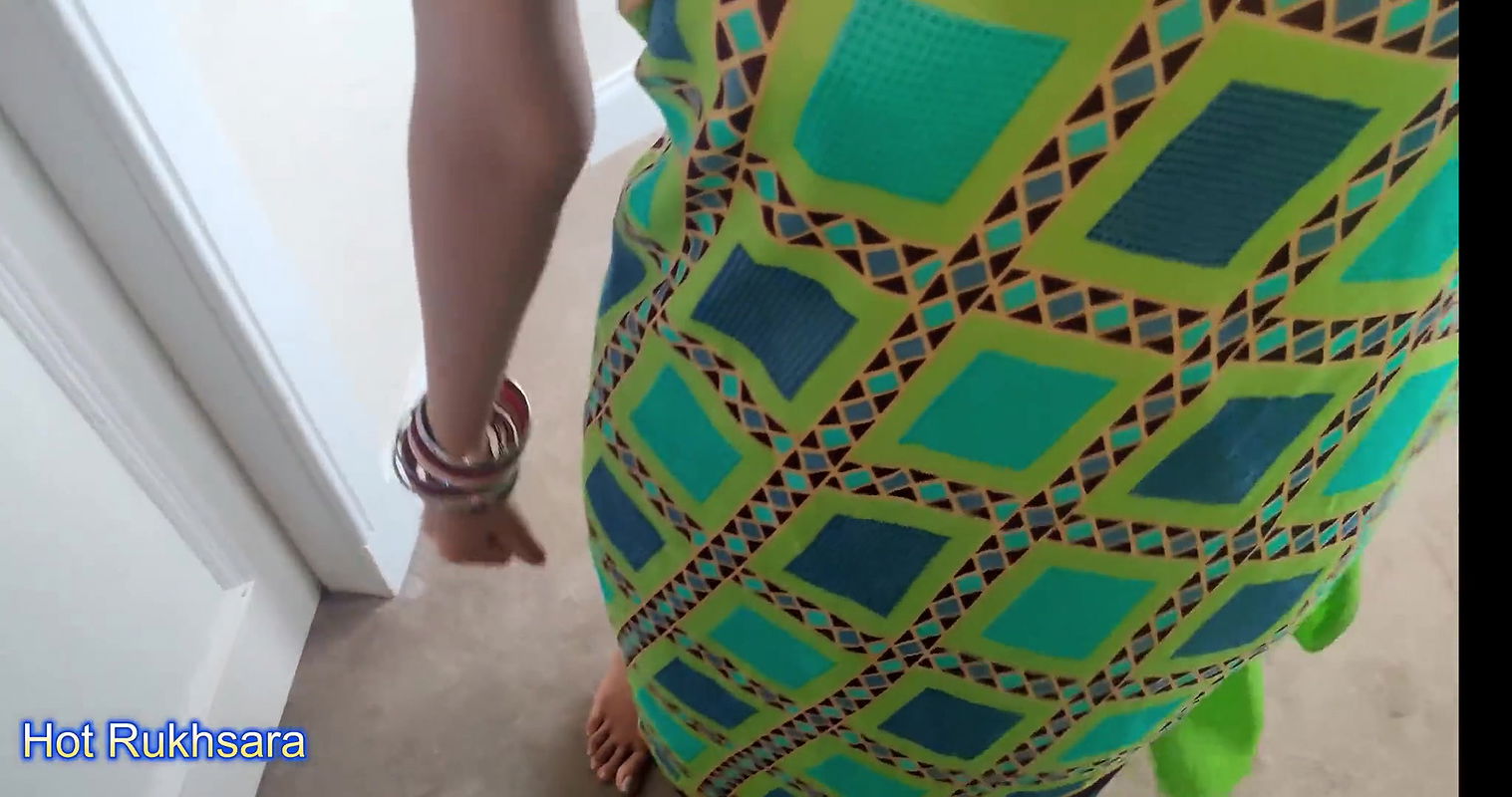 Fucking Random Guy I Met in the Store in Green Saree Costume! Hindi Dirty Audio