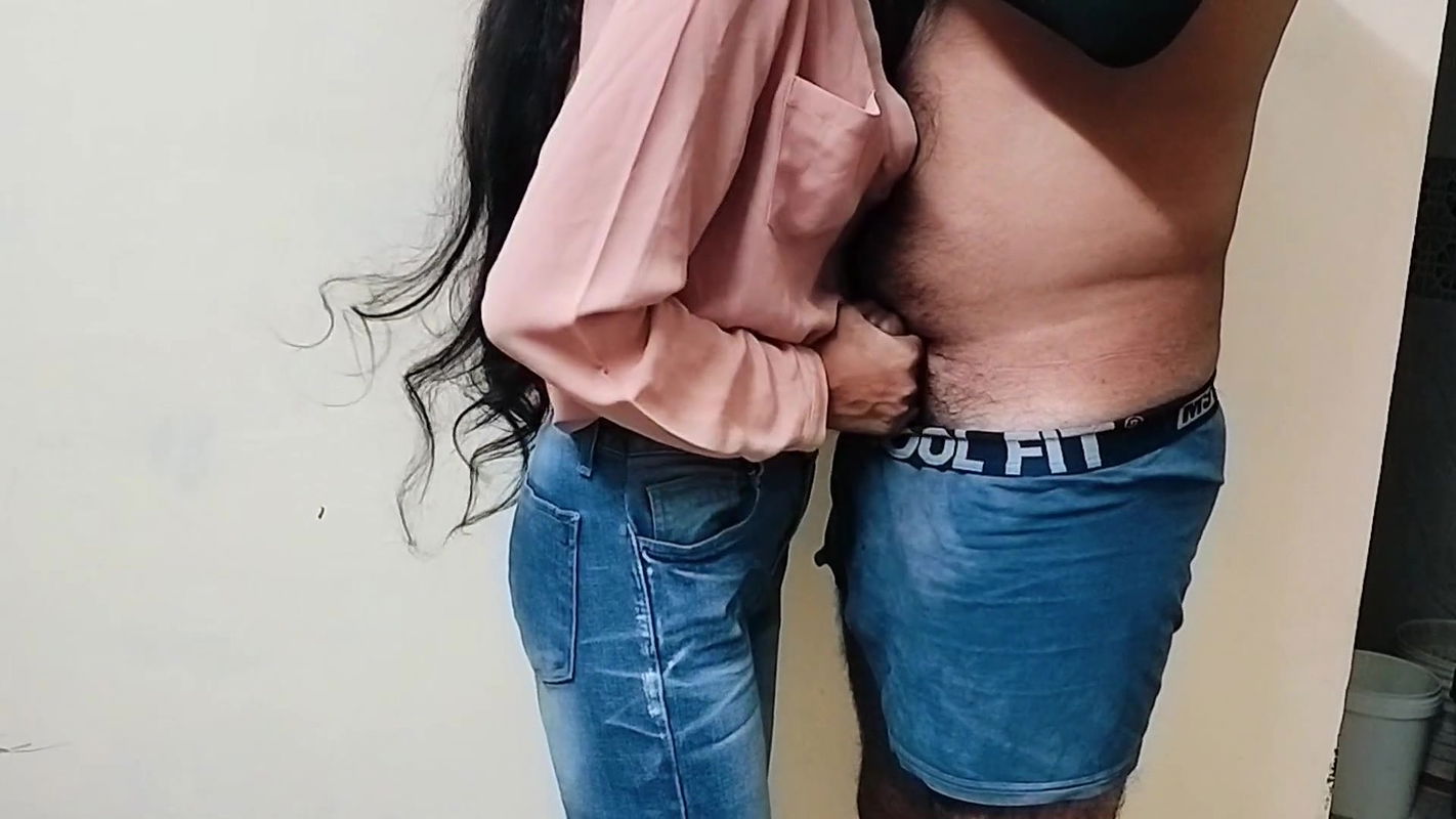 Delhi college student fucked by teacher and leaked MMS video