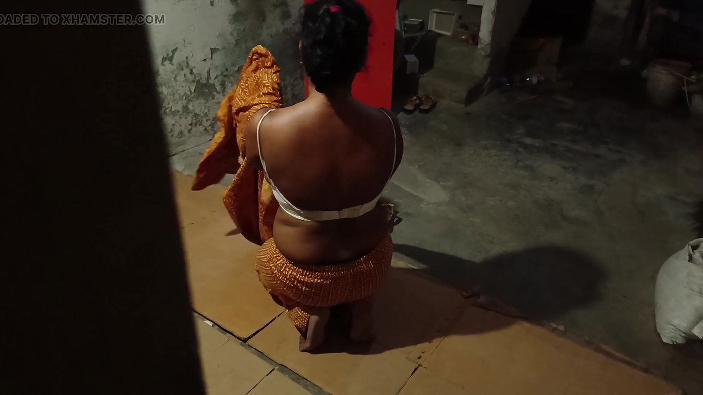 Big Ass bhabhi Changing her cloth and boy watchig on her bhabhi caught him and punish him with fucking
