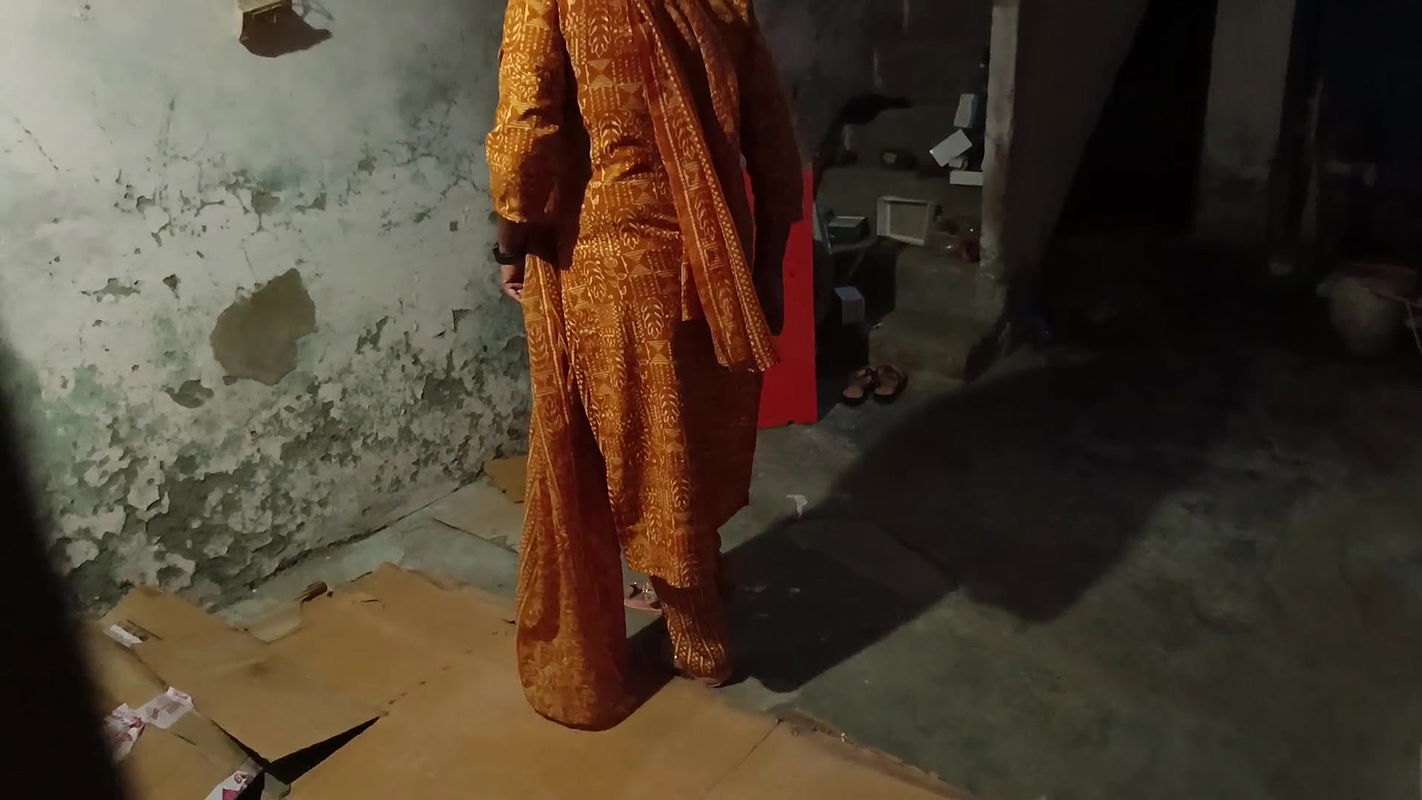 Big Ass bhabhi Changing her cloth and boy watchig on her bhabhi caught him and punish him with fucking