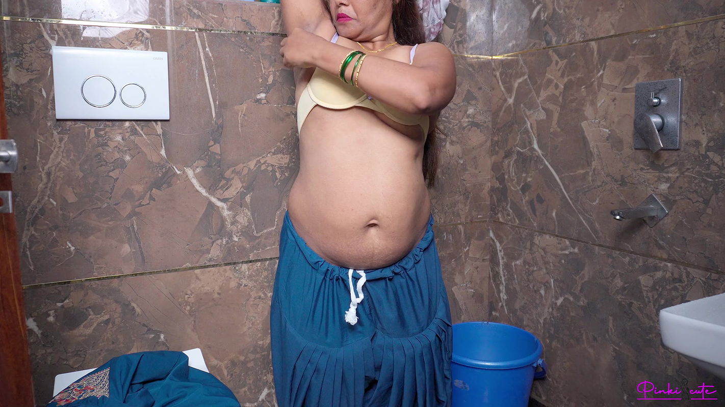 Behind the scenes- Indu Chachi shave her pussy and under arms hairs in bathroom