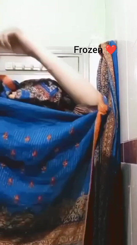 Bhabi strip saree to show her tits