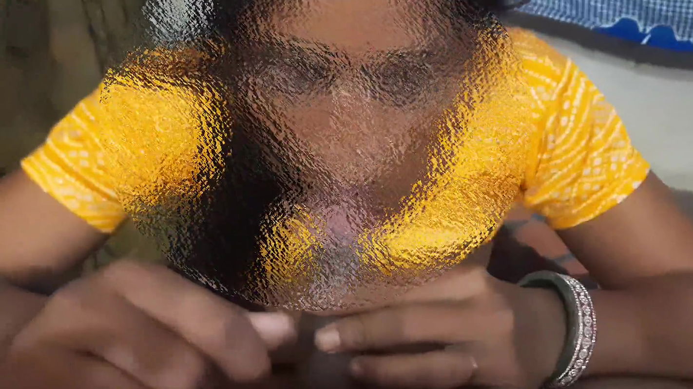 My sister-in-law shakes the cock and sucks it and licks the cream and inserts the cock in her fat ass