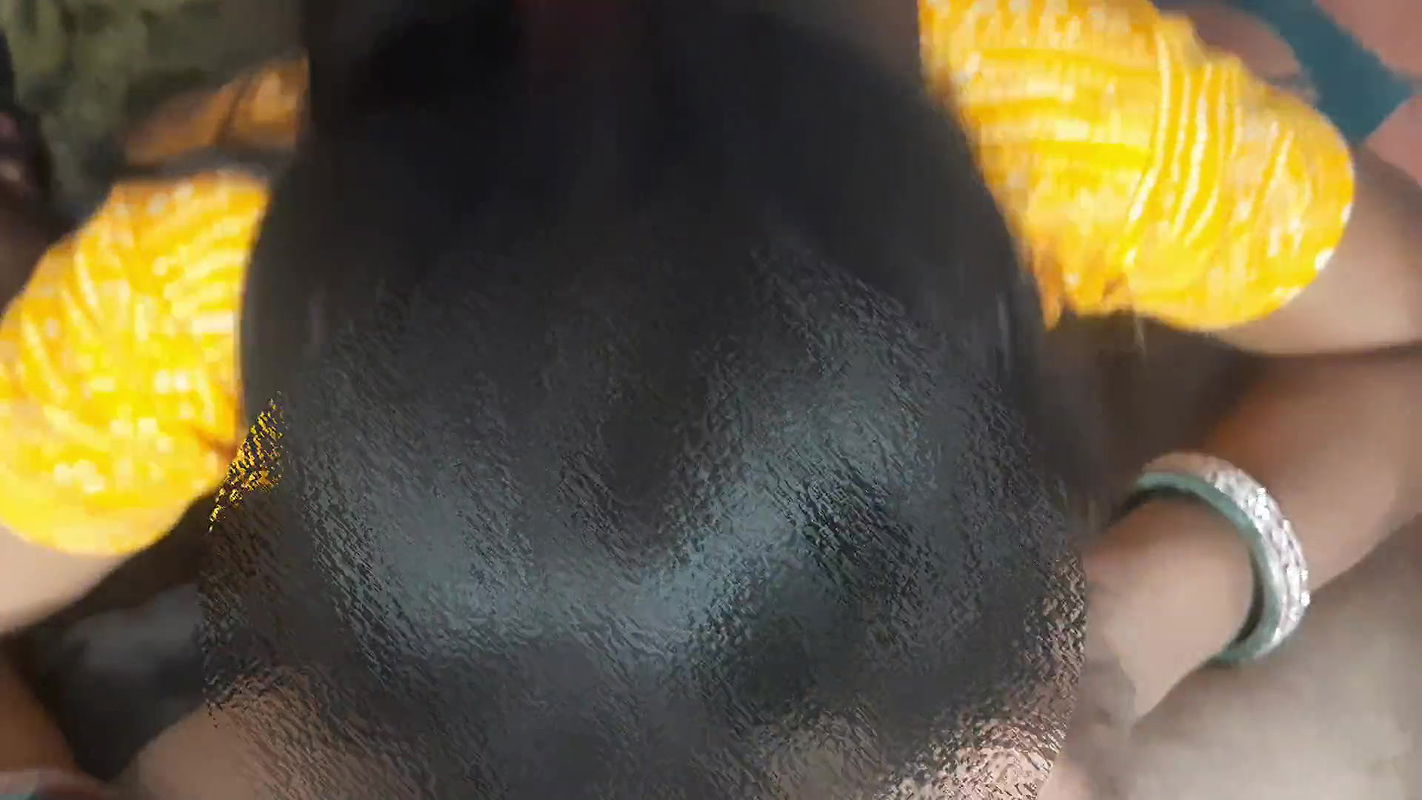 My sister-in-law shakes the cock and sucks it and licks the cream and inserts the cock in her fat ass