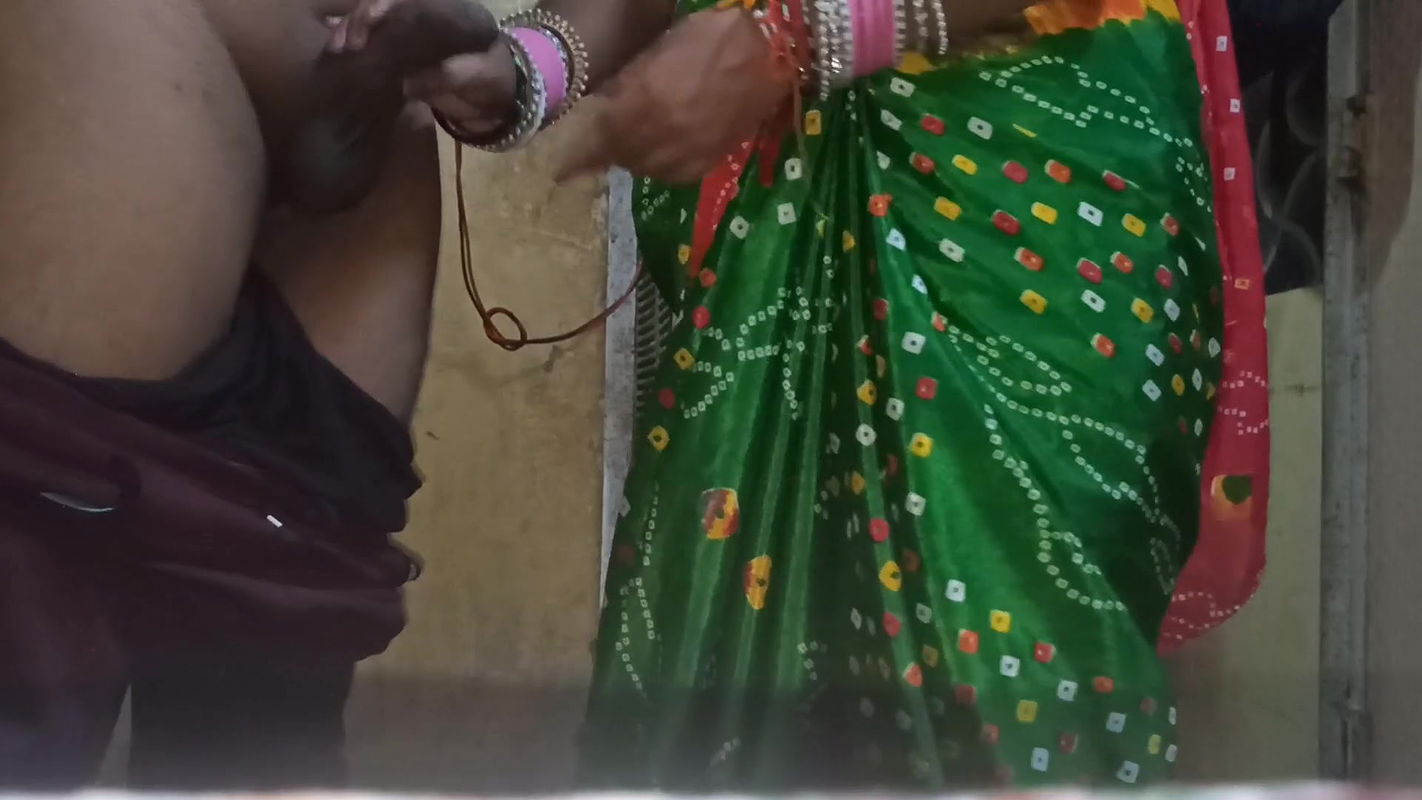 Rakhi par gift mein behen ko choot maar kar khushi kiya
