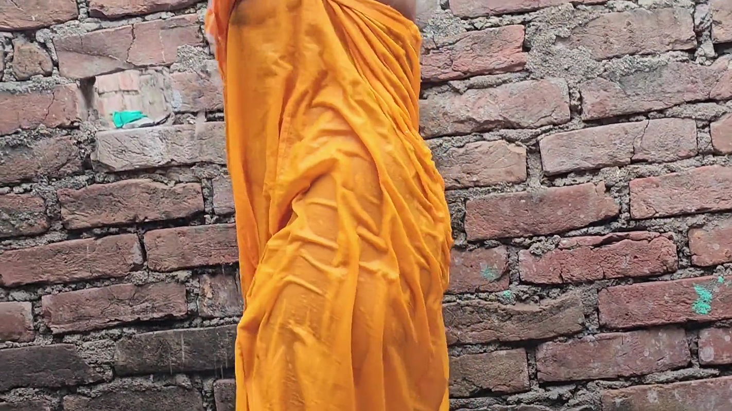 Sneaky moments spent in the bathroom in the light rain of the morning