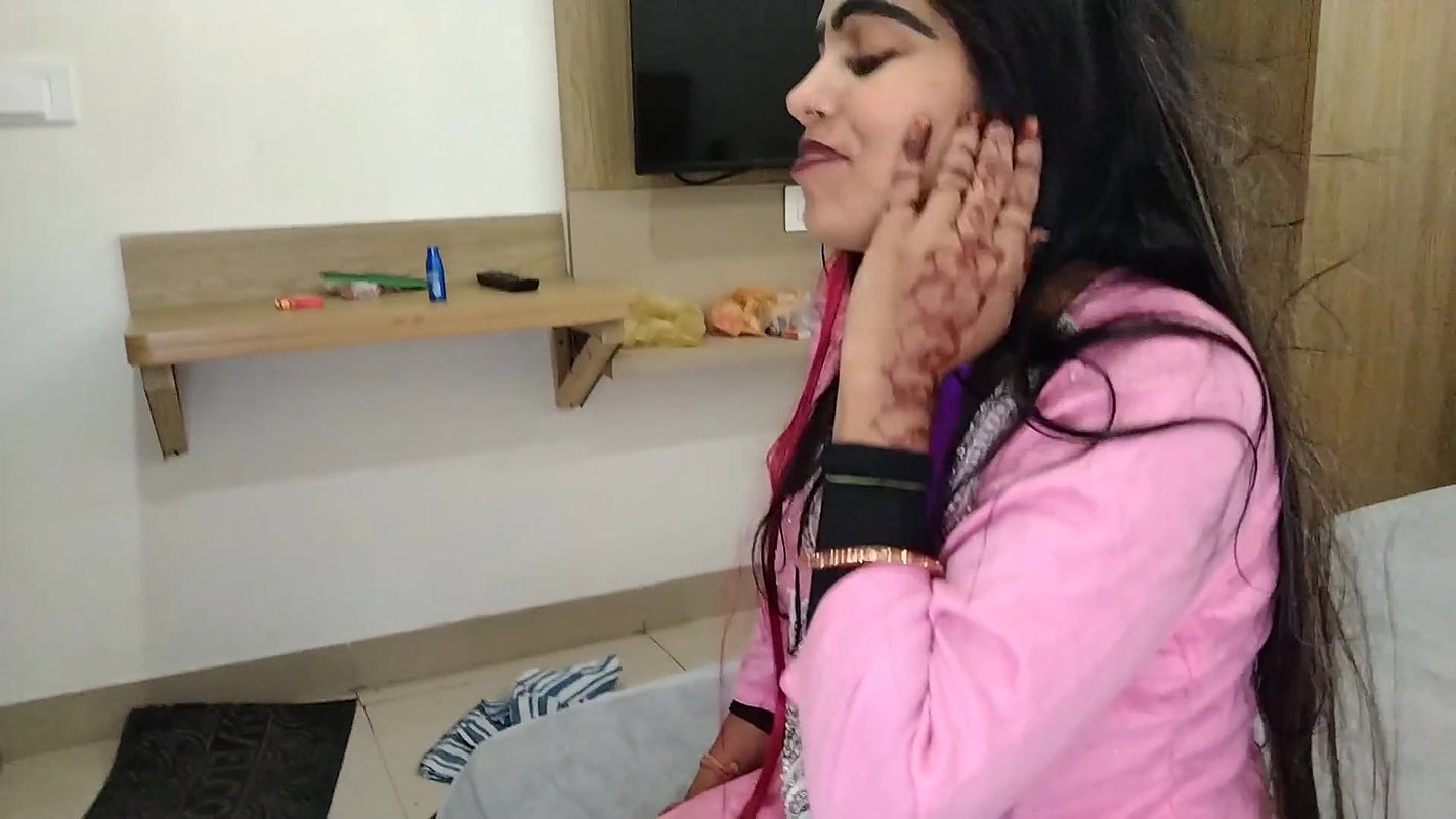 Bathroom me bhabhi ki paise dekar bulakar choda step-mom