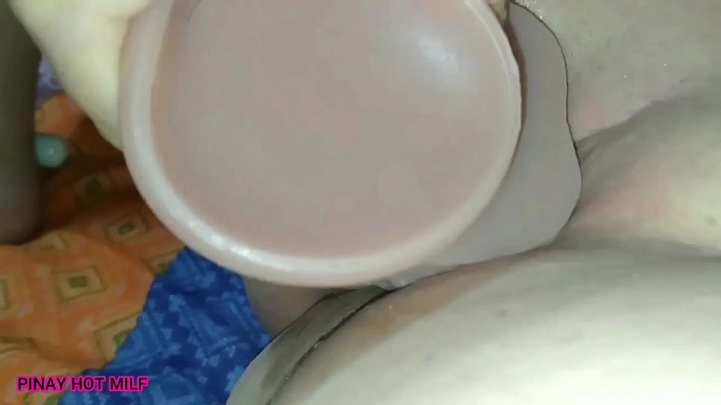 Clean Shaven PINAY HOT MILF with BIG Realistic Dildo Part 4