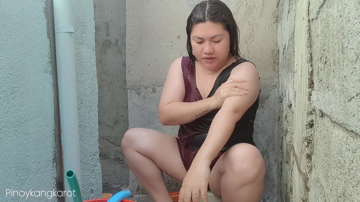 Filipina taking a bath outside the house get fucked