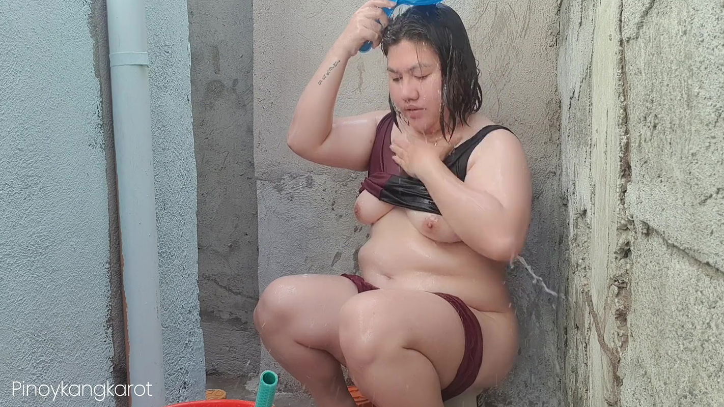Filipina taking a bath outside the house get fucked