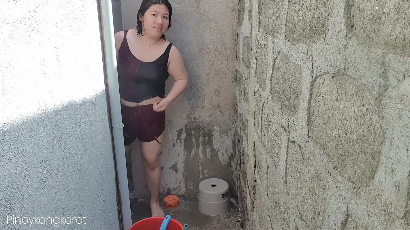 Filipina taking a bath outside the house get fucked
