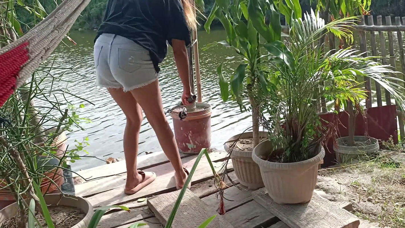 YEAR OLD FISHERMAN STEPDAUGHTER SCREW ON RIVERSIDE WHILE HIS WIFE PREPARING FOOD