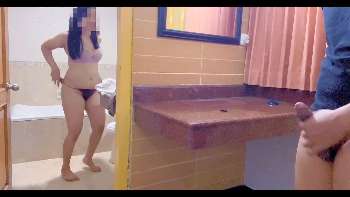 A bra when my stepmom pissed I ended up fucking her because her body was sexy