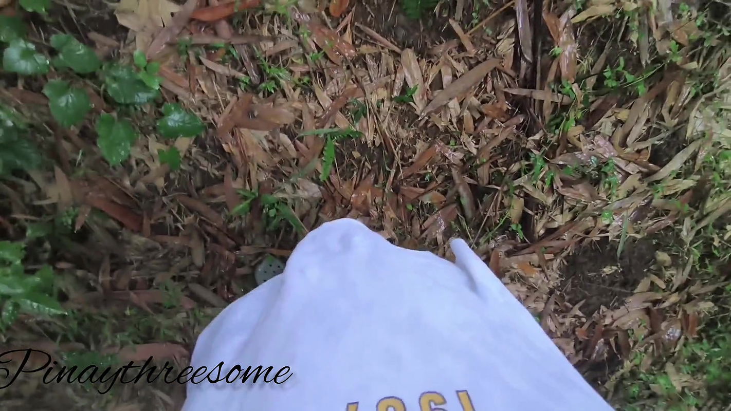 Beautiful girl I met in park outdoor blowjob it was her kinky fun to BJ in public