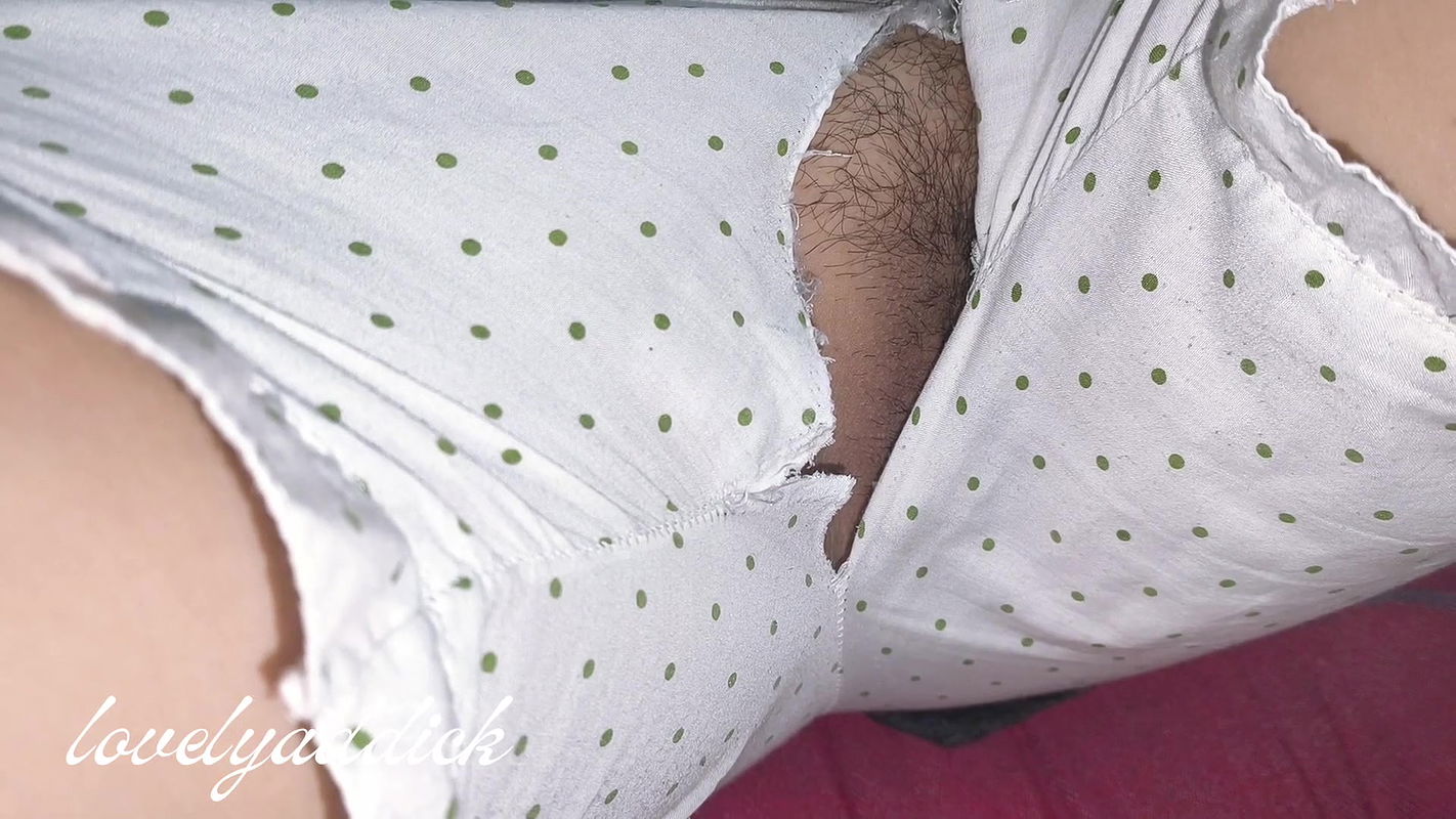 Butas ang short ni tita walang panty Not wearing panty