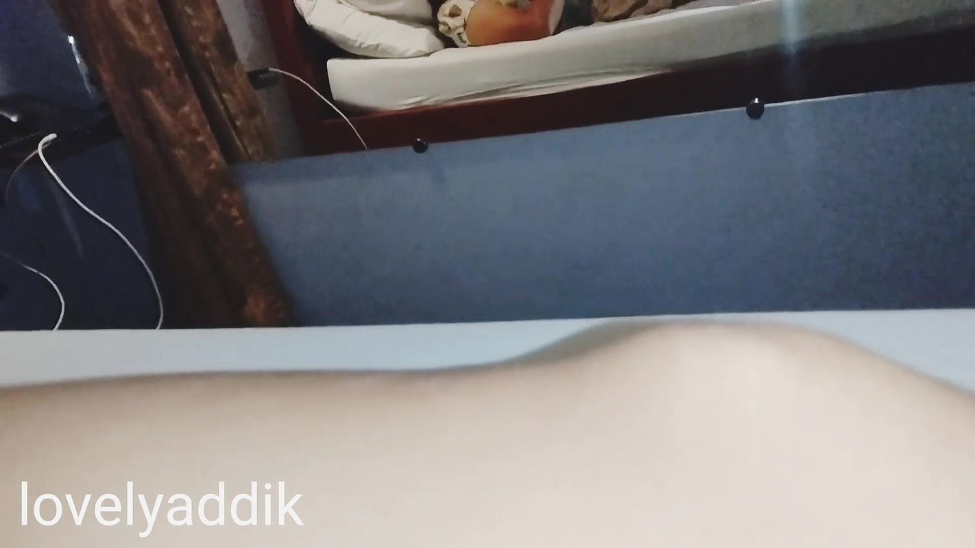 desi girl waiting for costumer