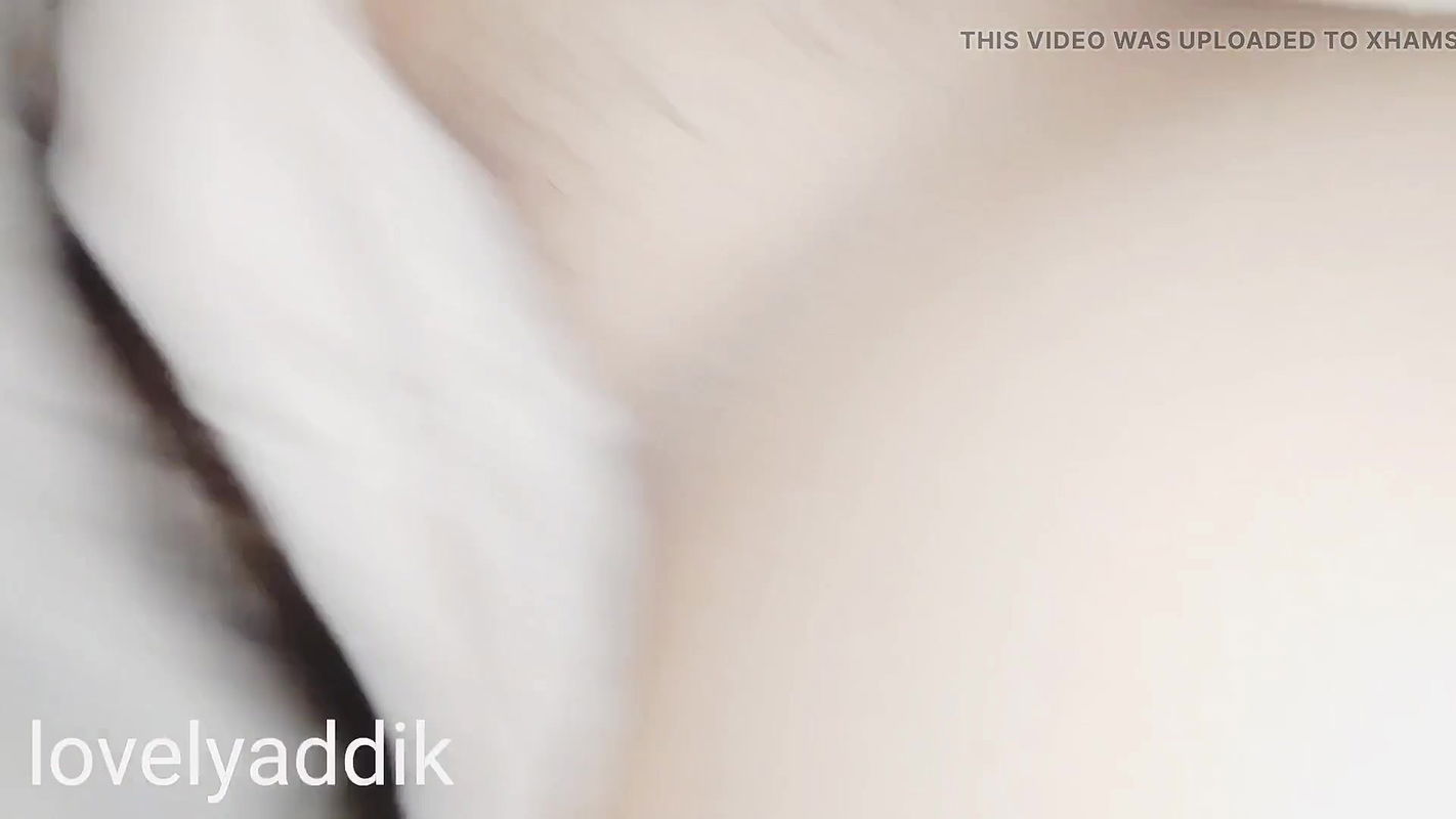 desi girl waiting for costumer