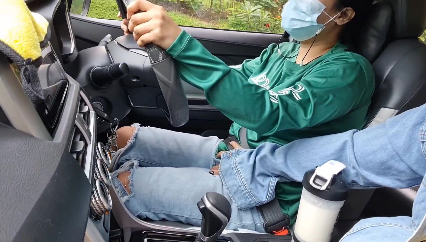 Desi Grab Driver fucked for extra tip – Pinay Lovers Ph