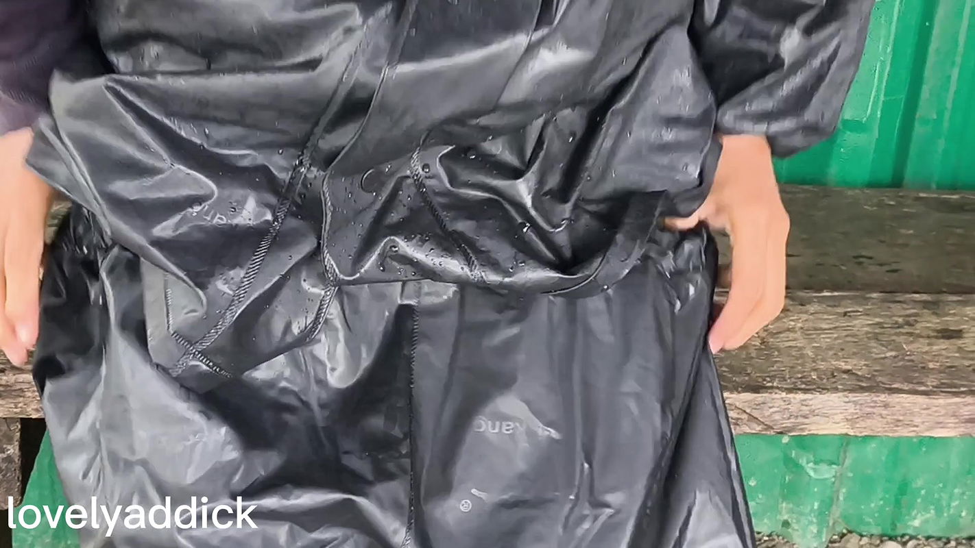 fitri kencing lagi. Outdoor Piss