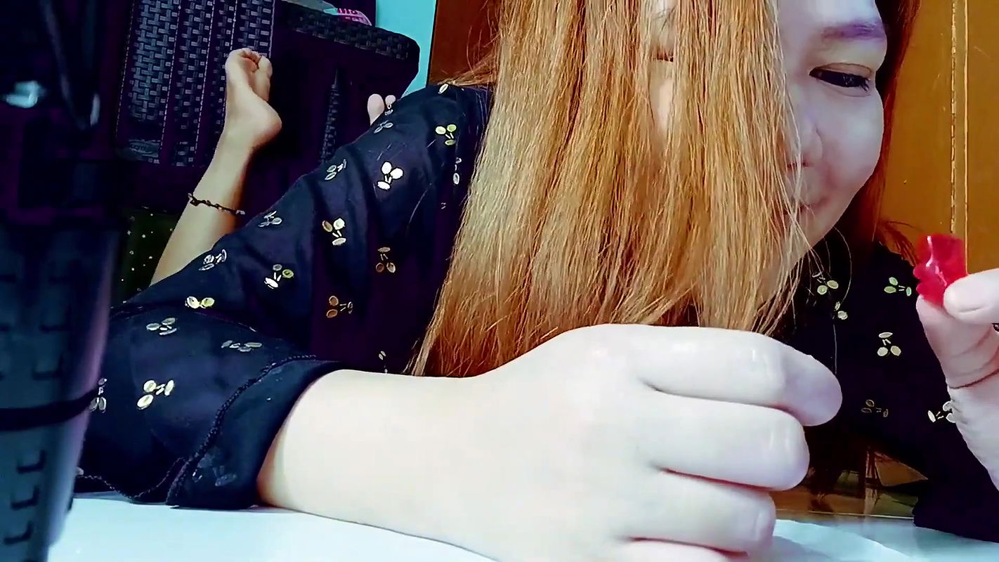 Giantess Finds and Tiny Men