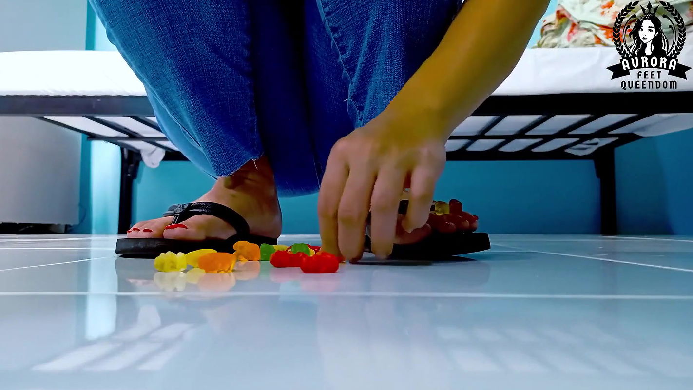 Giantess Wears Flip Flops