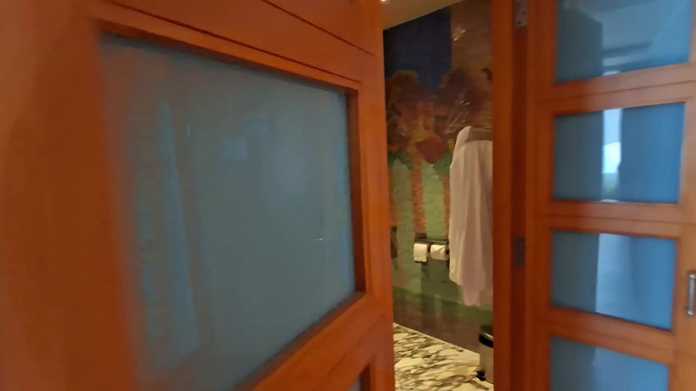 Huge Load of Cum on the Ass in the Middle of Amusement Park