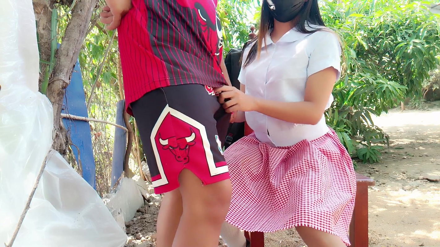 INDIAN DESI INNOCENT TEEN STUDENT FUCK IN THE WOODS BU ABNORMAL GUY