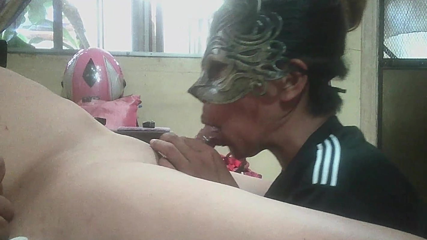 Masked Pinay Blowjob