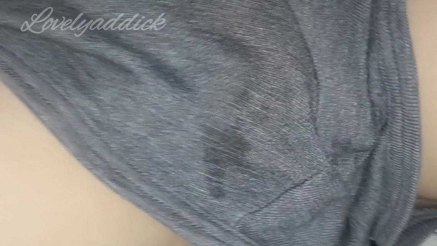 Naglaro ang aunty habang naghihintay sa asawa