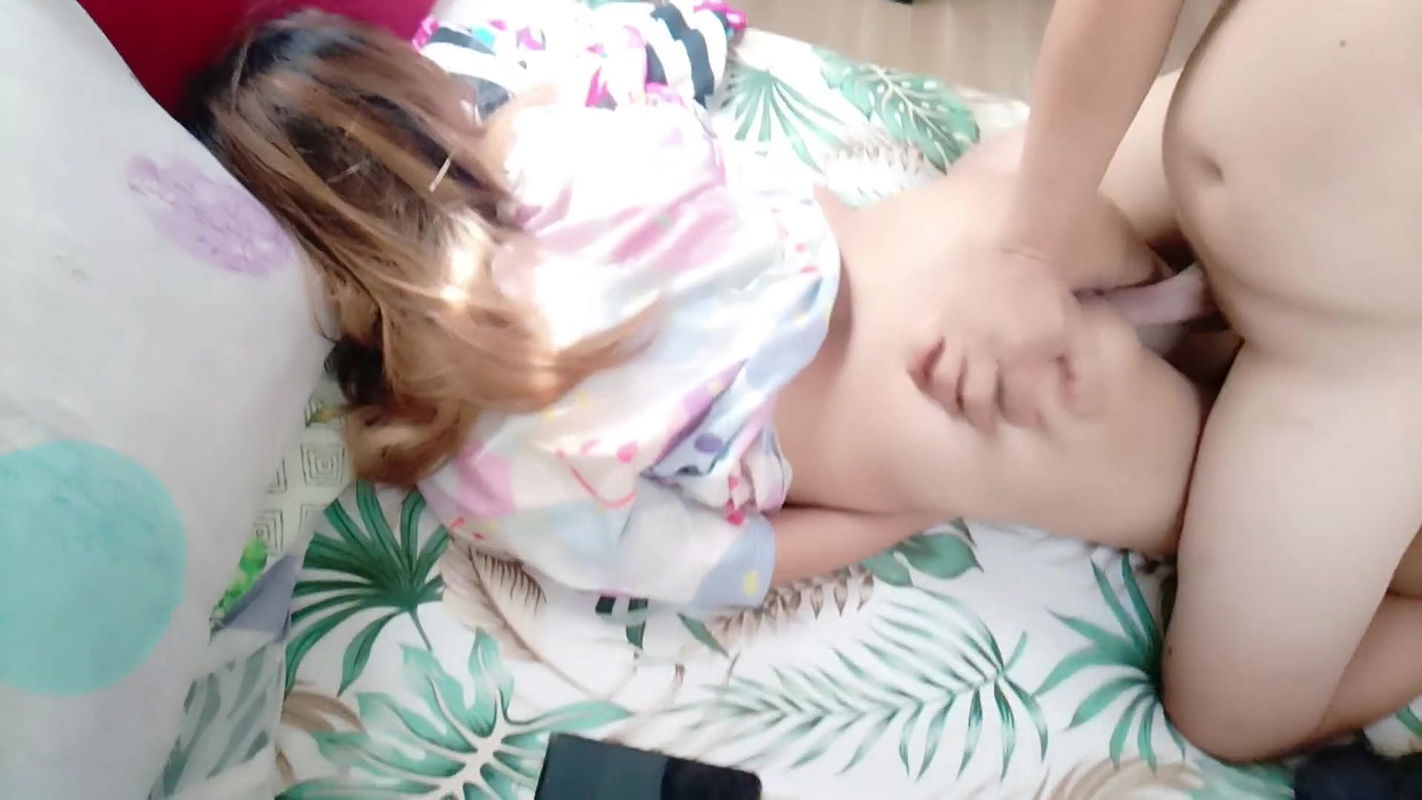 PILIPINO TEENS SEDUCE HIS STEPFATHER AND CAUGHT BY HER STEPSISTER