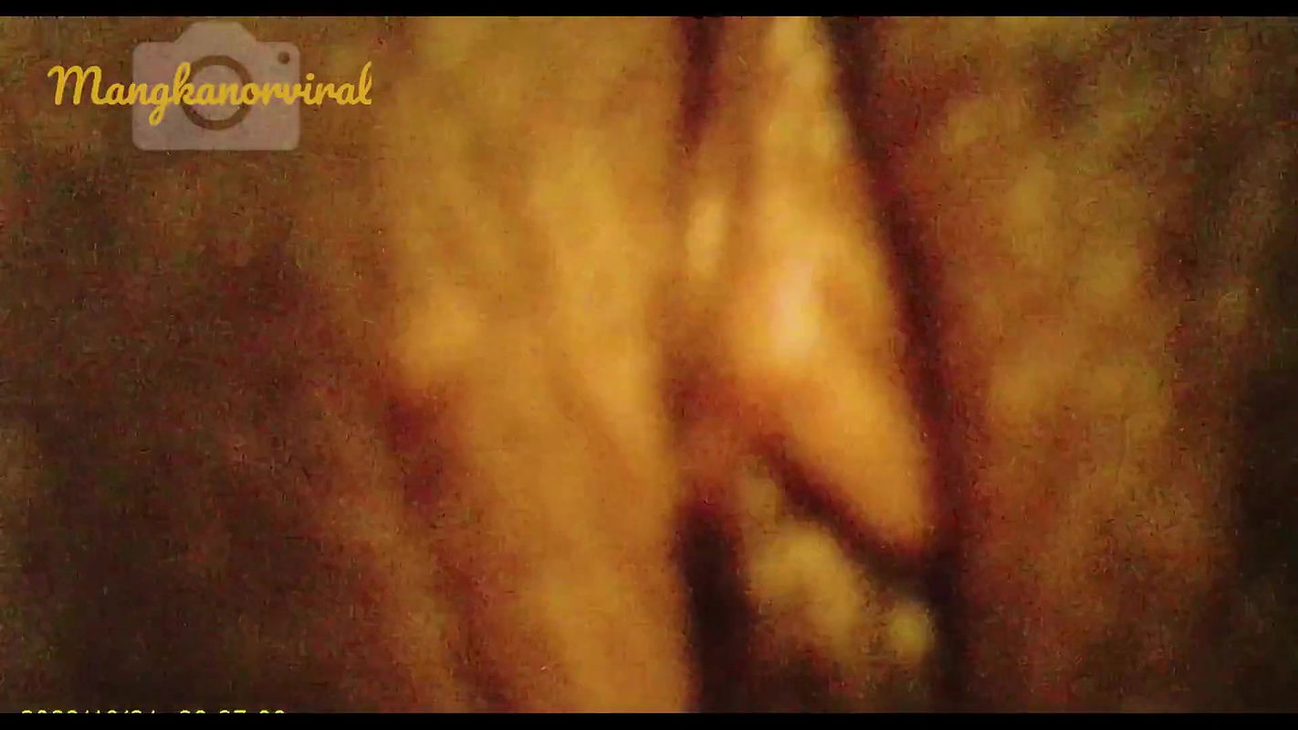 Pinay Gorgeous Flight Stewardess Fucked by Her Pilot During Break