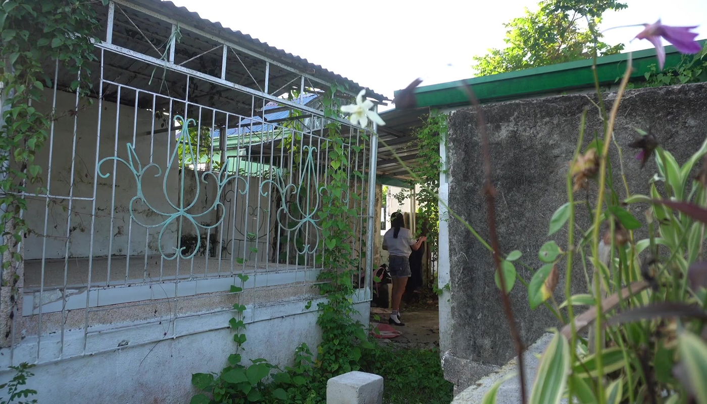 Pinay Student and Pinoy Teacher sex in public cemetery