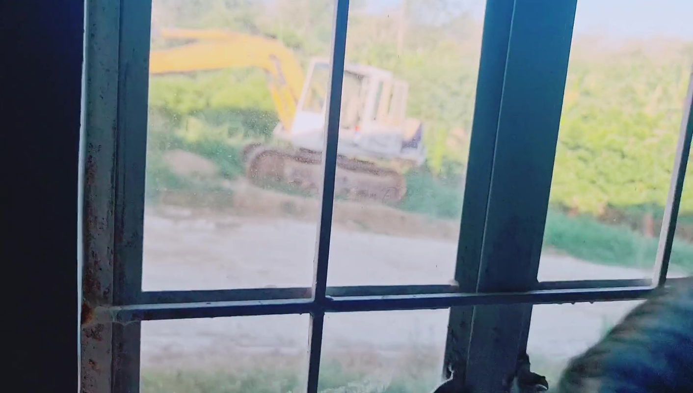 Public sex near the road in abandoned house